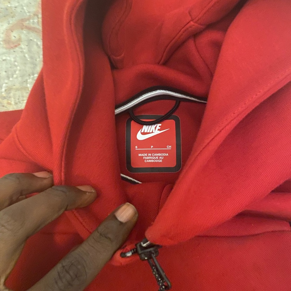 Nike Red Hoodie with Black Zipper - Picture 4 of 6